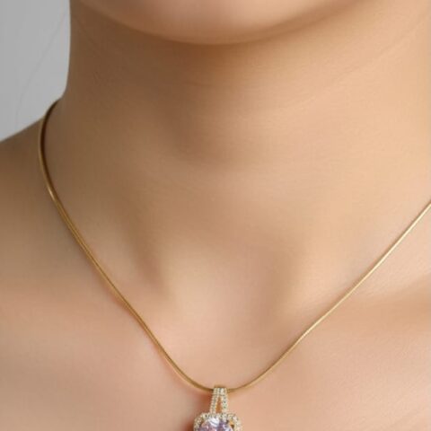 Elegant Gold Pendant Necklace